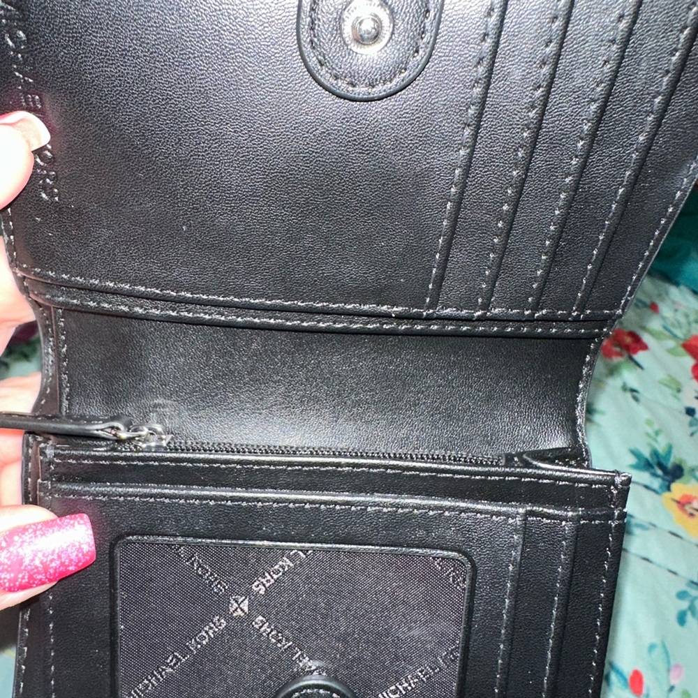 Michael Kors Wallet - Picture 6 of 11